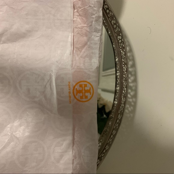 Logo Jacquard traveler scarf - Picture 4 of 13